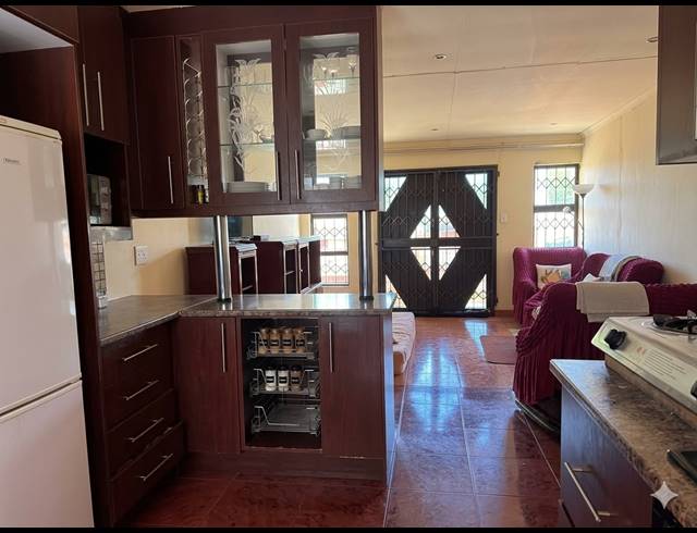 2 BEDROOM HOUSE FOR SALE IN GEELHOUTPARK